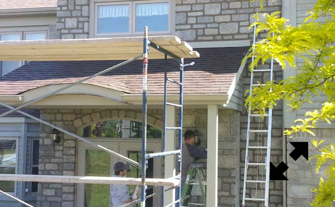 Réfection des joints de pierre sur la façade d'un condominium