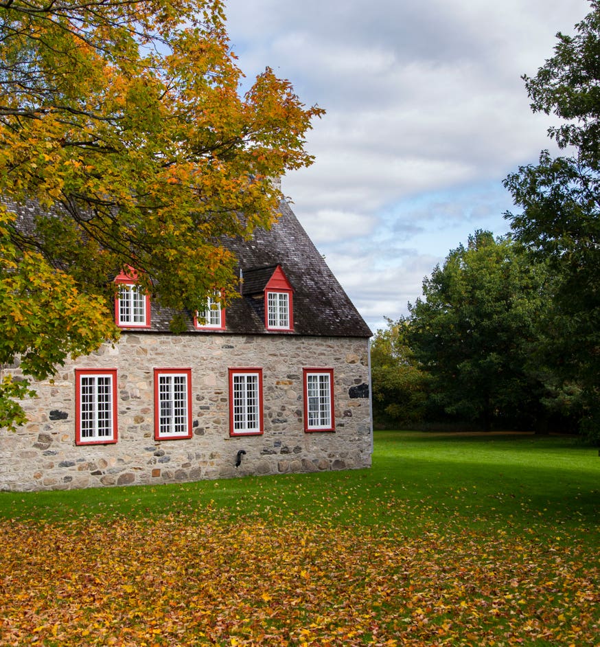 Veille maison de campagne en pierres des champs